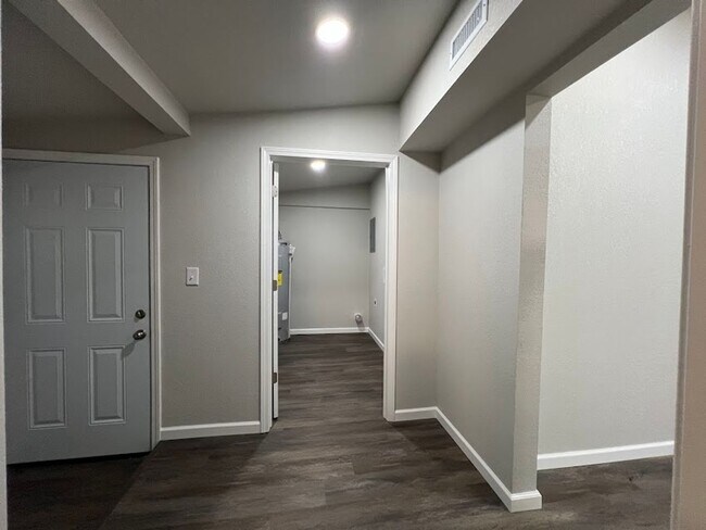 Building Photo - Stunning 4-Bedroom Renovated Home in Sapulpa