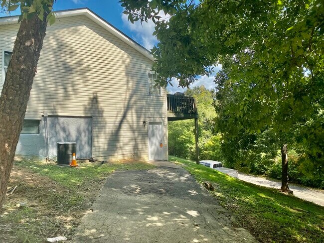 Building Photo - 1Bed/1Bath Apt Ringgold, GA! Brand New Gra...