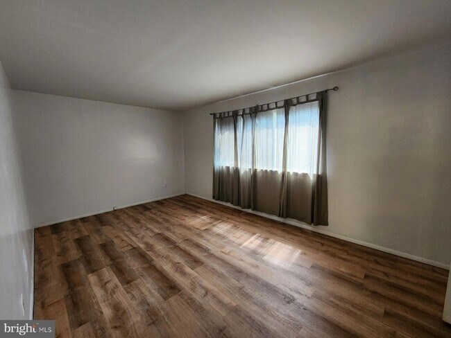 Building Photo - 2062 Royal Fern Ct