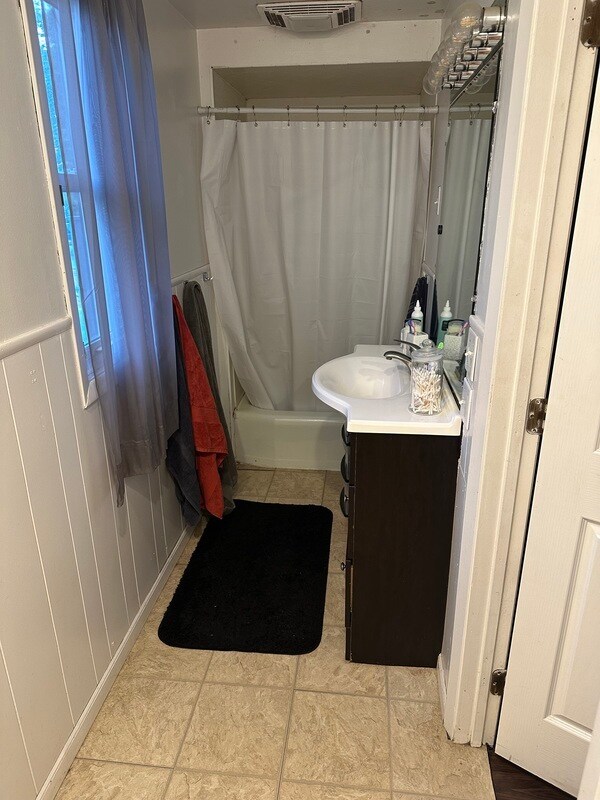 Building Photo - 1233 7th St