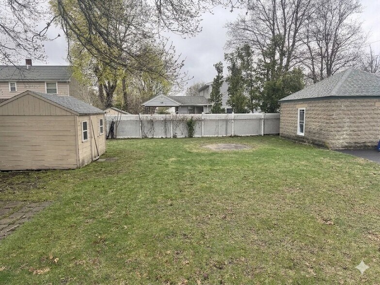 Building Photo - 284 Mechanic St