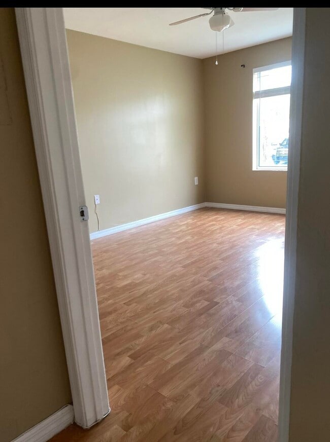 Building Photo - 21103 Glenmoor Dr
