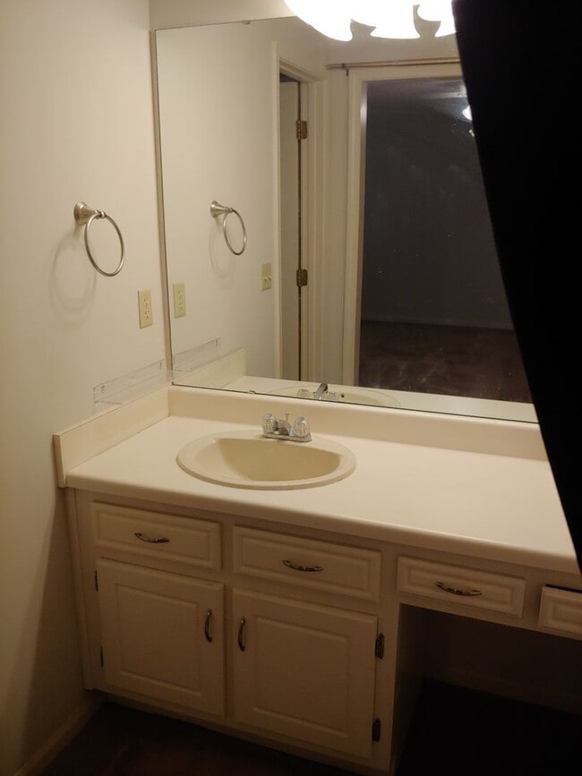 Building Photo - 4001 Hanover Ct