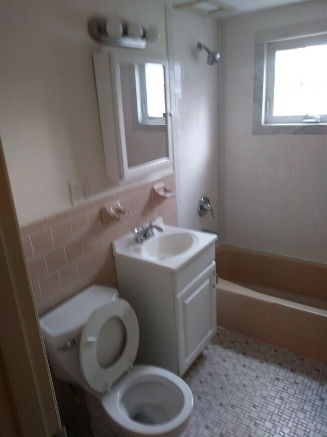 Building Photo - 66 Center St