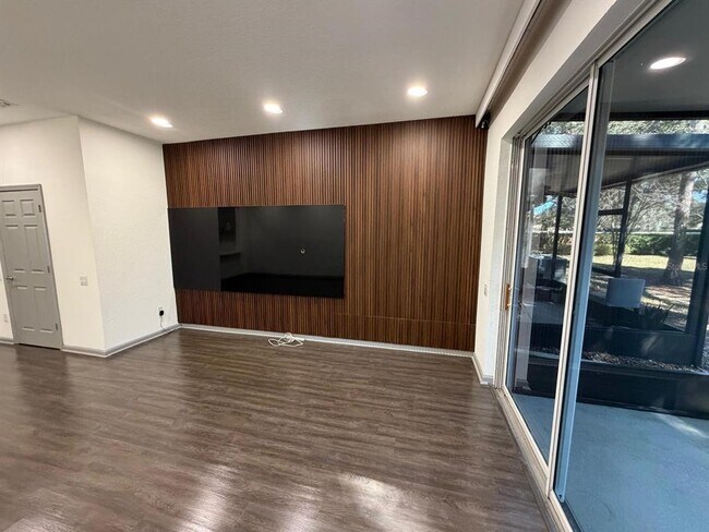 Building Photo - 2865 Polana St