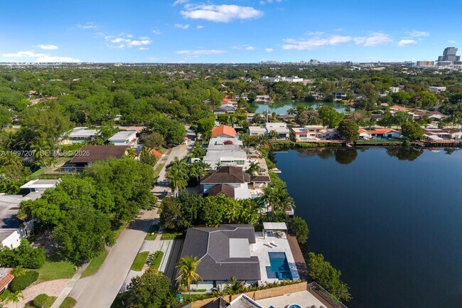 Building Photo - 19721 NE 23rd Ave