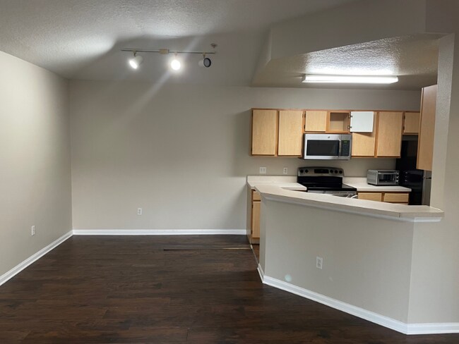 Building Photo - 6512 Swissco Dr