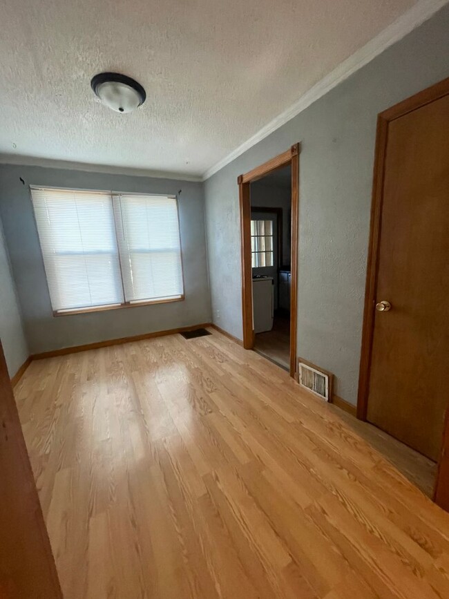 Building Photo - 2 bedroom townhouse in Waterloo, IA!