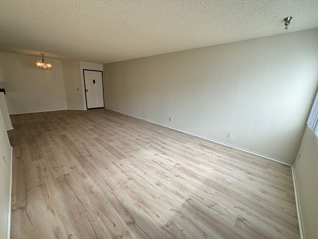 Building Photo - 10241 Commerce Ave