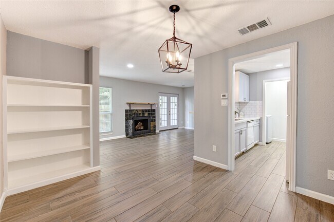 Building Photo - 3929 Tanglewilde St