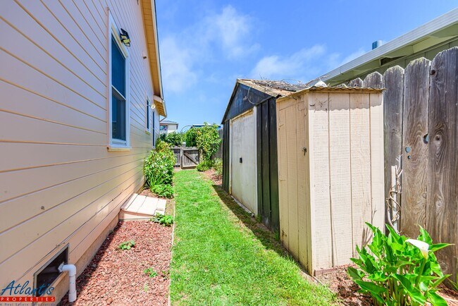 Building Photo - Lovely Seacliff Home | Desirable Location