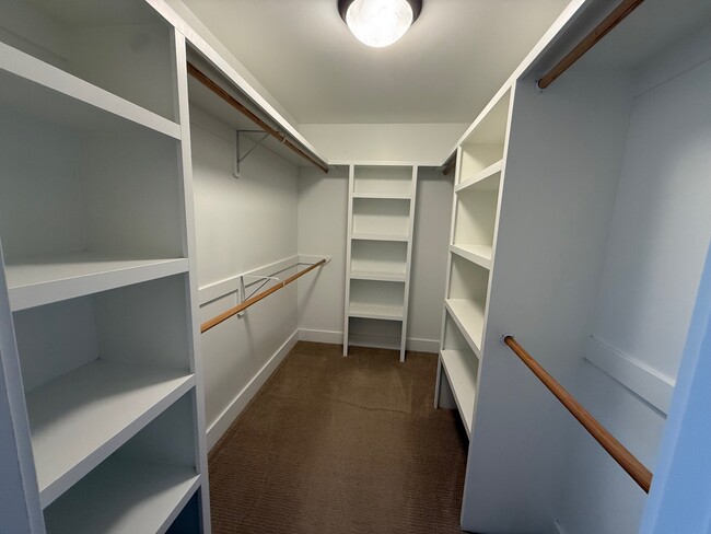 Building Photo - 25 Baldy Ct