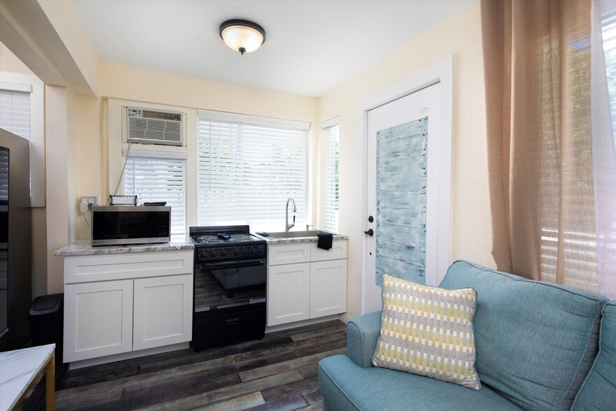 Kitchen - 1104 Grinnell St