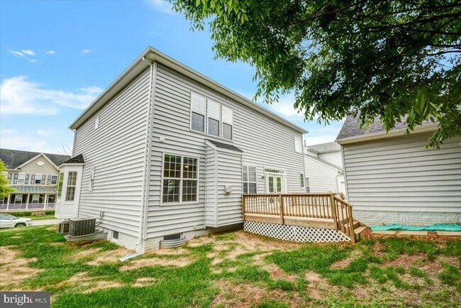 Building Photo - 240 Davis St