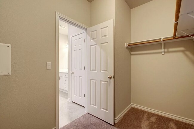 Building Photo - Adorable 3 Bed / 2.5 Bath Home in 51 East