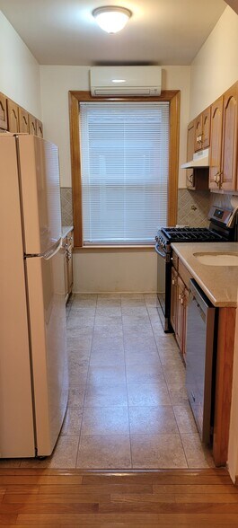 Building Photo - 53 Clara St