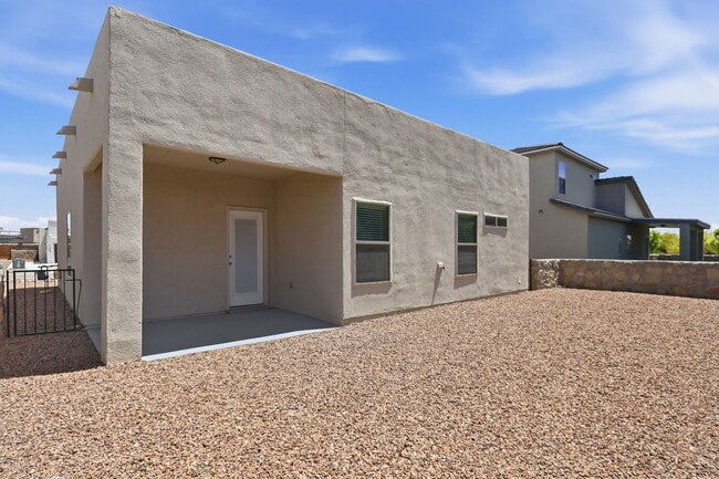 Building Photo - 737 Sculcoates St
