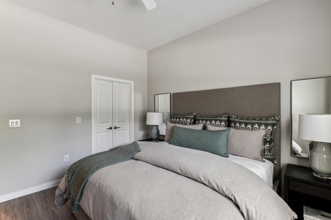 Building Photo - Half Off Rent Through 2025!