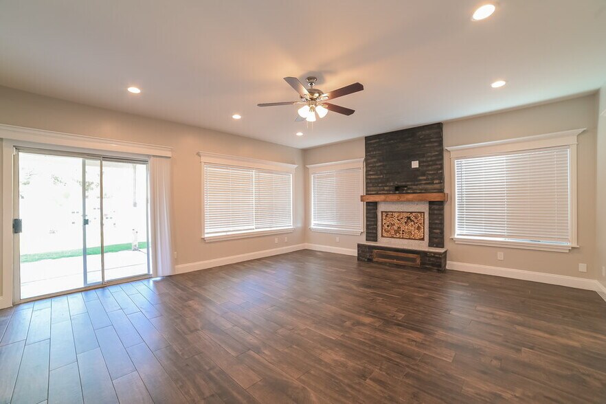 Building Photo - 1297 E Tradewind Dr