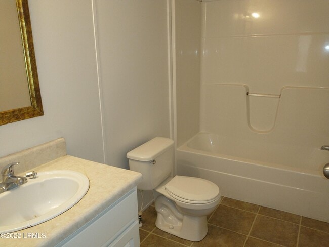 Building Photo - 48 Cleveland Dr