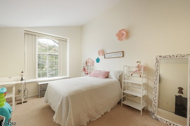 Building Photo - 28 Spruce Ct