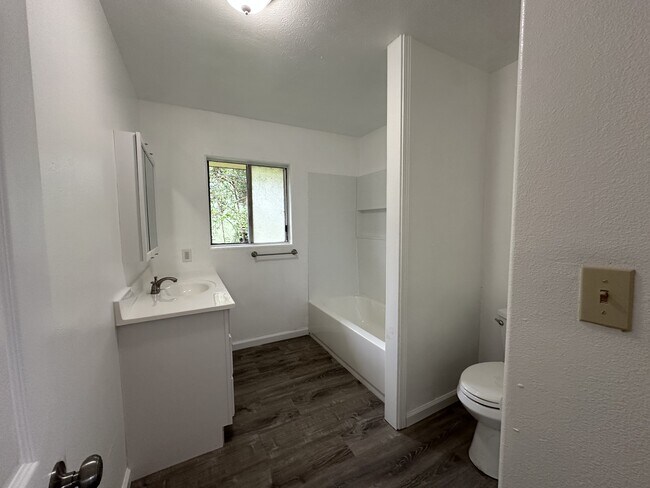 Building Photo - 15 Kahukai St