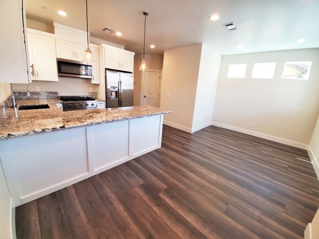 Building Photo - Contemporary Greenhaven Home with Private Backyard & Smart Features
