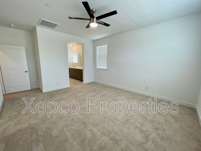 Building Photo - 41425 Penn Dr