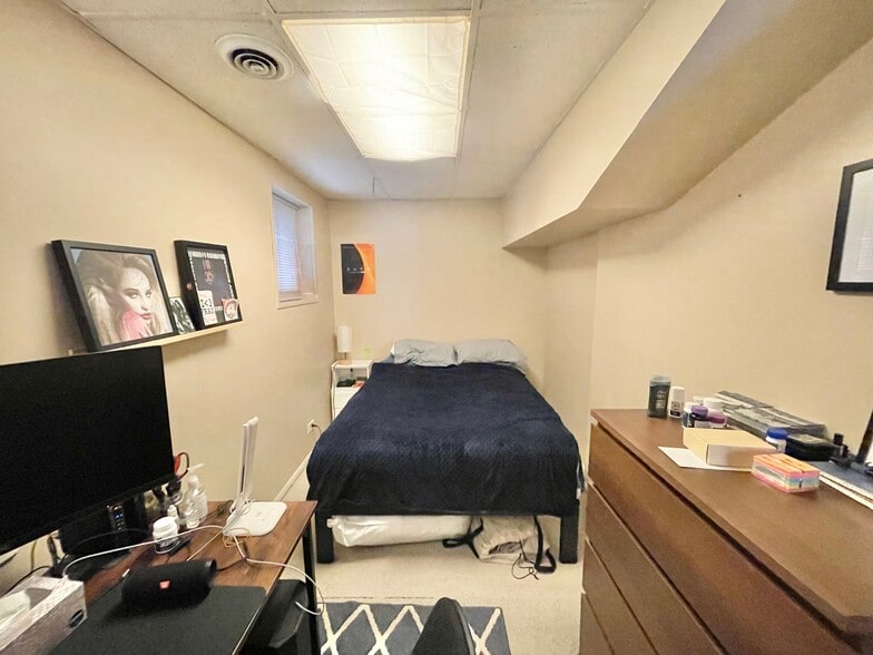 Building Photo - 2334 W Belden Ave