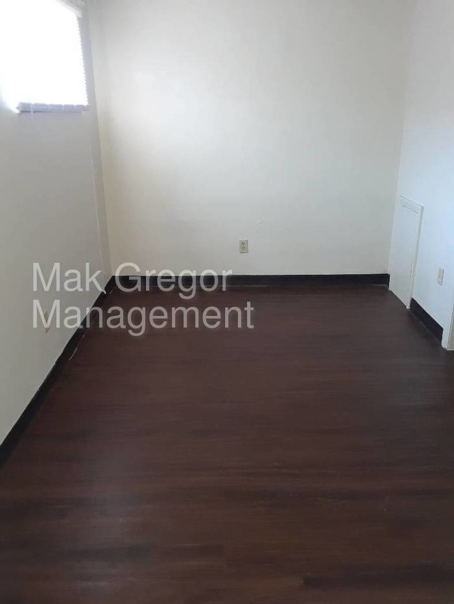 Building Photo - New Flooring, Fresh Paint, Appliances, A/C.