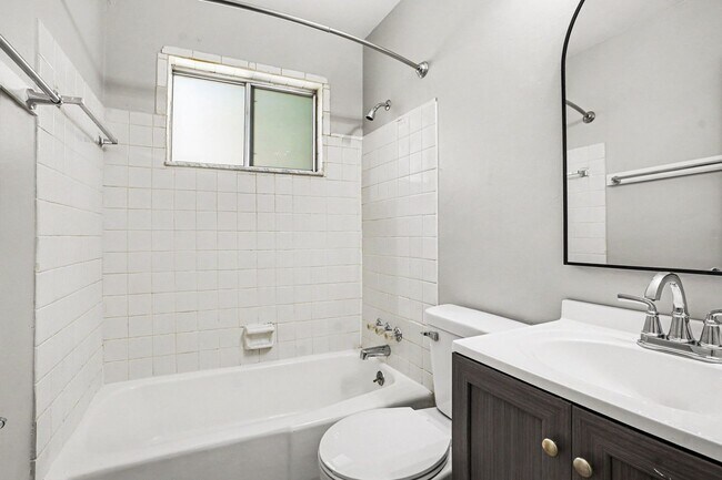 Building Photo - 514-516 N Berkley - 516 N Berkley