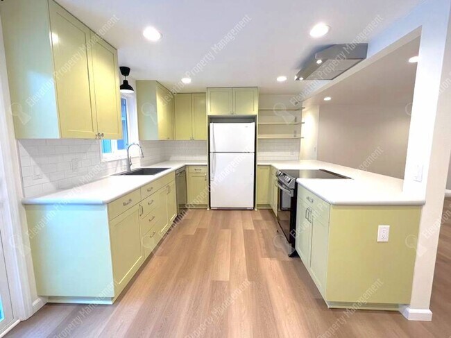 Building Photo - Updated 3 BR + home office w/ large yard in quiet cul-de-sac