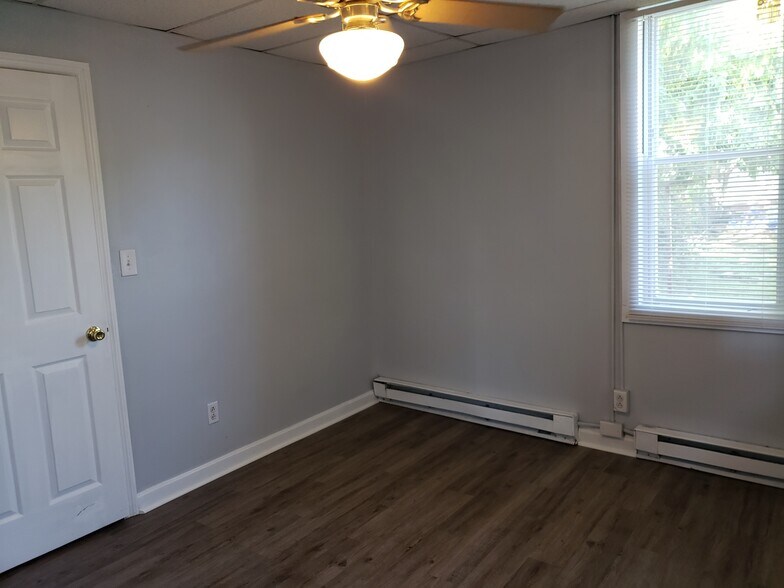 Bedroom 1 - 507 Bennett St