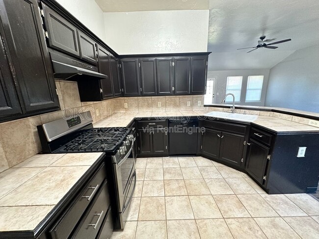 Building Photo - 4905 SE 55th St