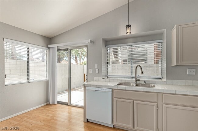 Building Photo - 2689 Rungsted St