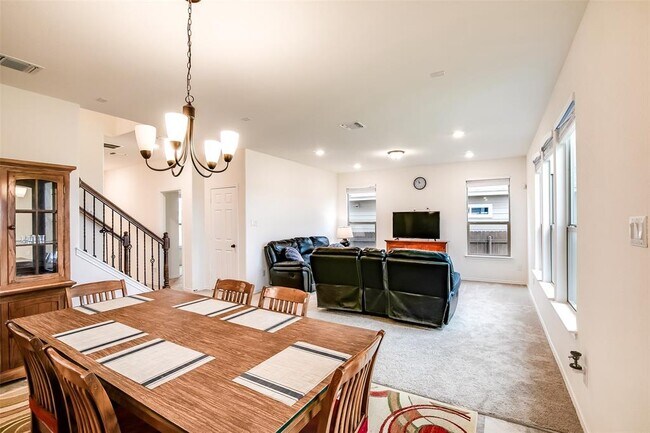 Building Photo - 1924 Stringer Pass