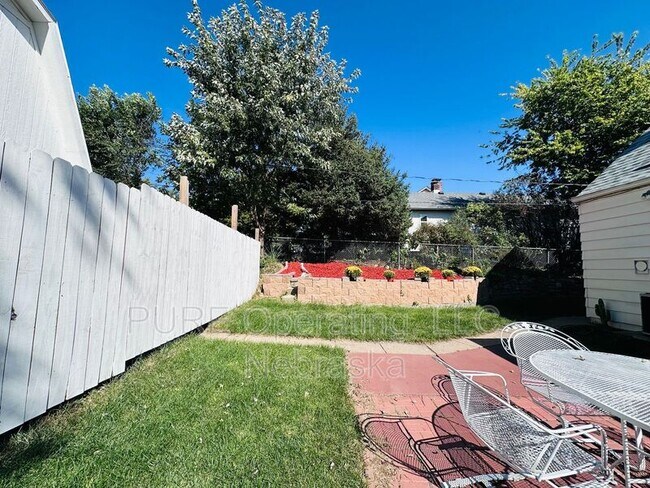 Building Photo - 830 S 54th St