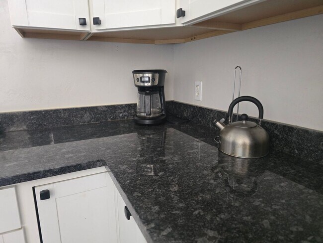 Building Photo - 715 S Laguna Ave