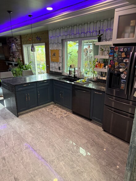 Building Photo - 2673 Sonoma Way