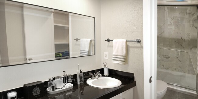 Building Photo - 6723 Eastridge Dr