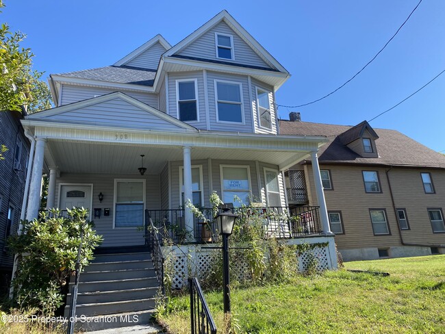 Primary Photo - 308 N Irving Ave