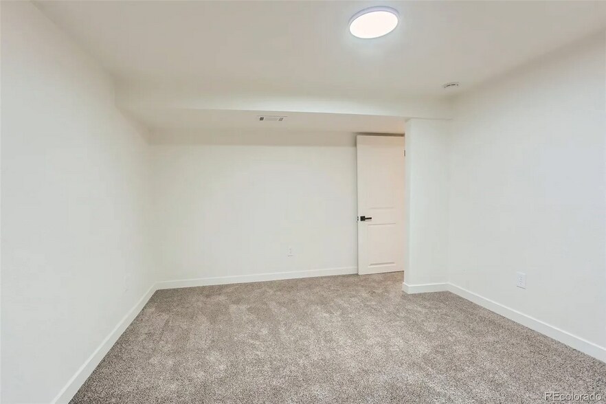 Building Photo - 4090 W Wagon Trail Dr