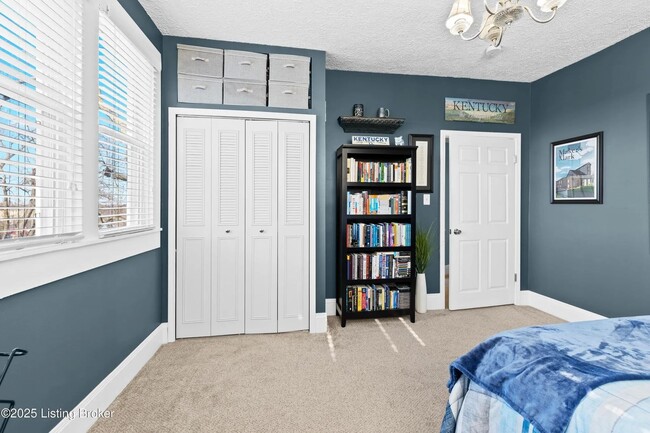 Building Photo - Spacious Home in the Heart of Clifton