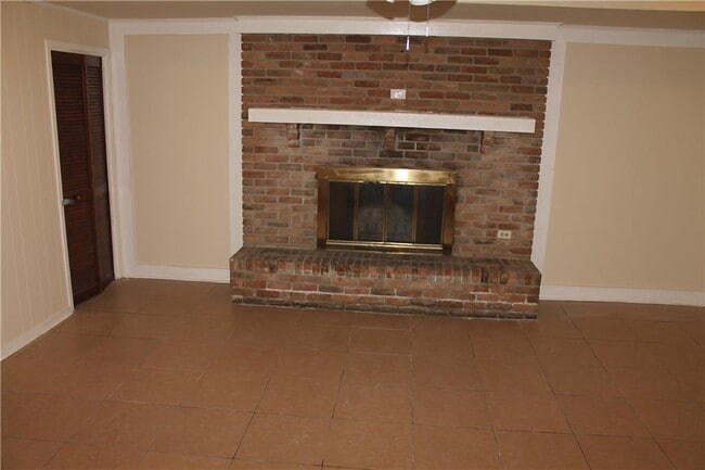 Building Photo - 1002 Centerwood Dr