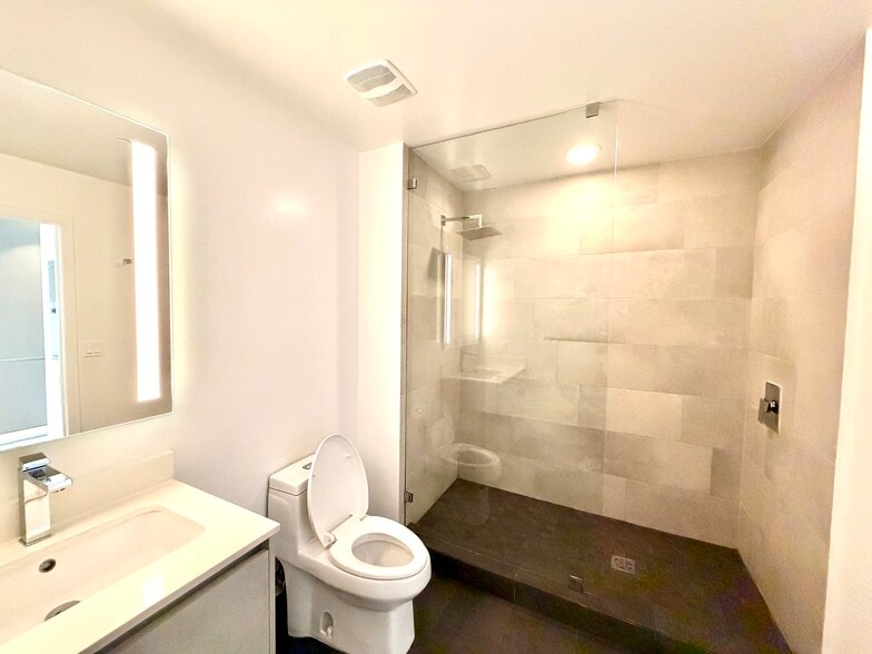 Building Photo - 328 NW 33rd St