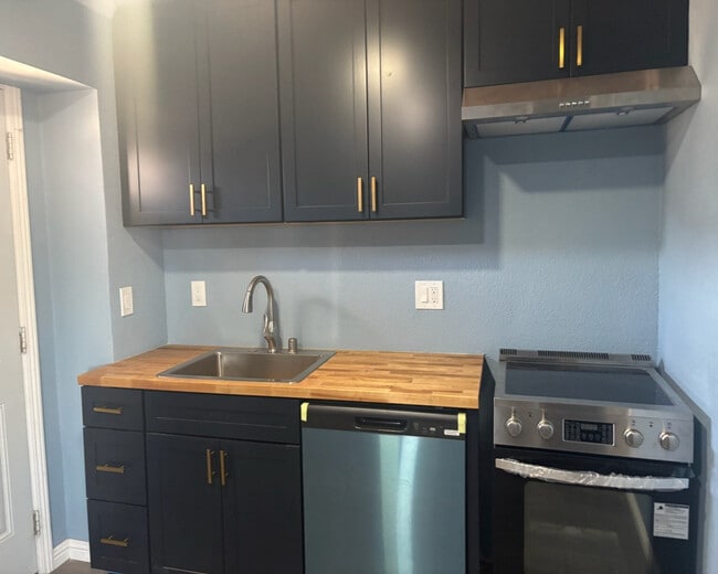 Building Photo - 5980 Cabral Ave