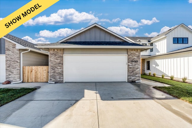 Building Photo - Fox Creek-Maxwell Plan MODEL