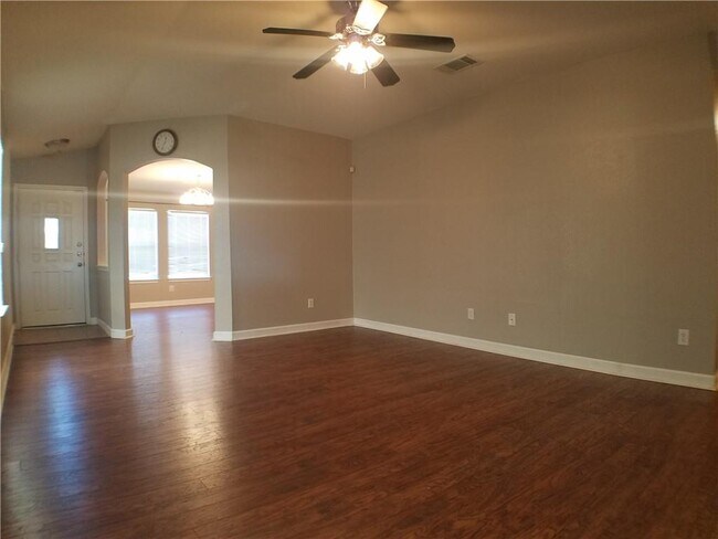 Building Photo - 2488 Green Meadows Ln