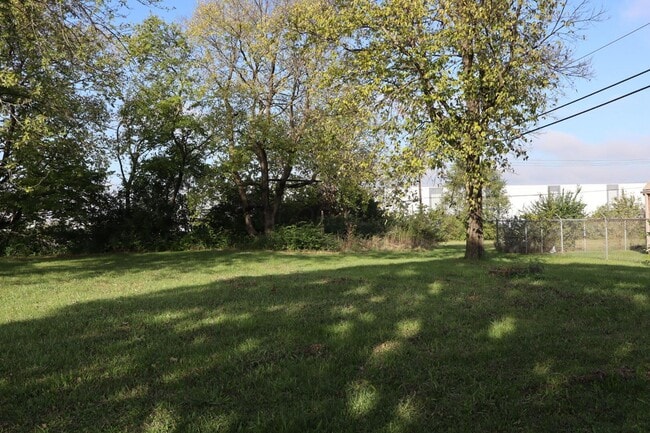 Building Photo - 2233 Groveport Rd