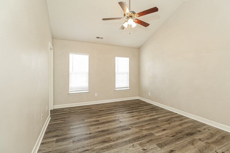 Building Photo - 248 Patrick Ave SW